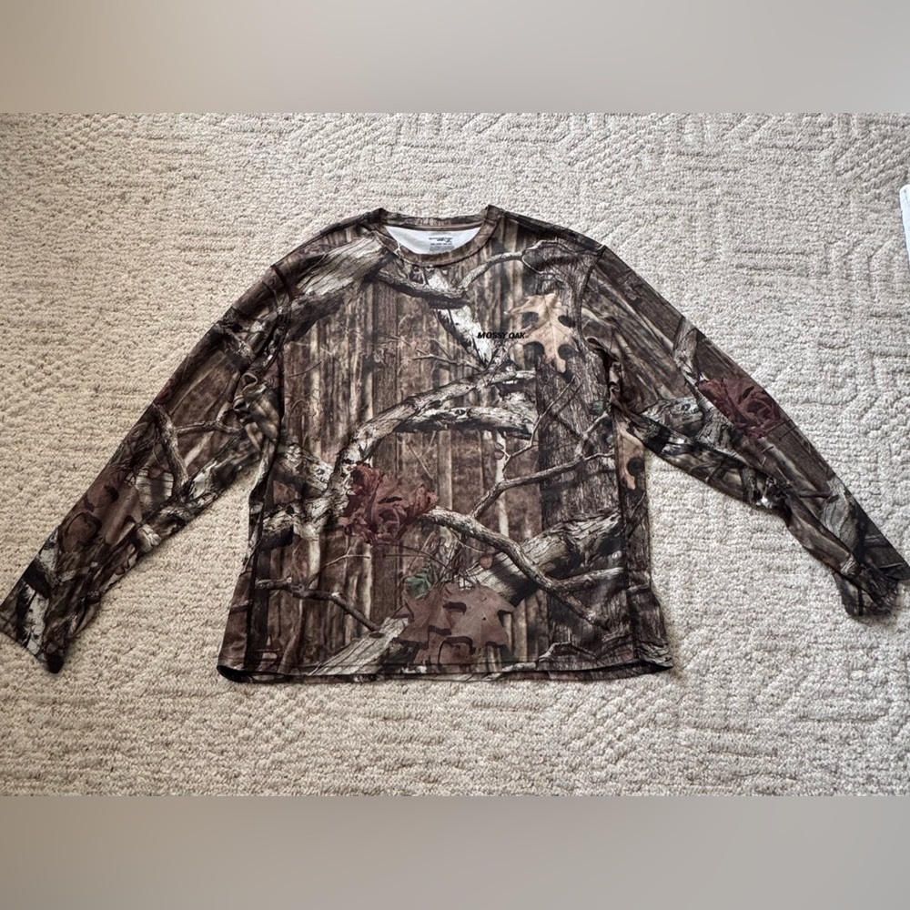 Men’s mossy oak camo long sleeve shirt